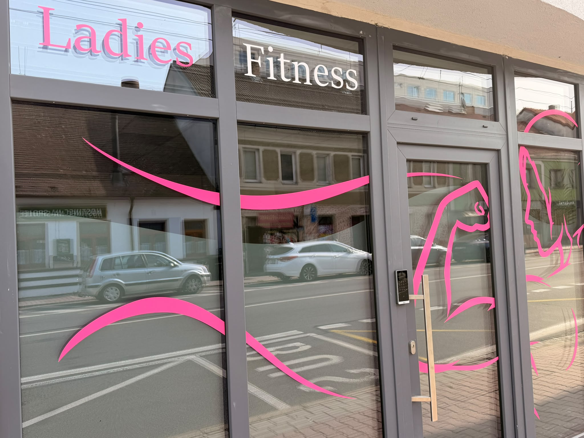 Průčelí Ladies Fitness v Českých Budějovicích